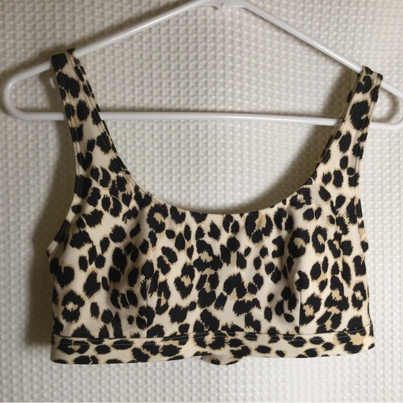 ♥️HP!♥️ Old Navy | Cheetah Cut Out Sports Bra - Picture 4 of 10